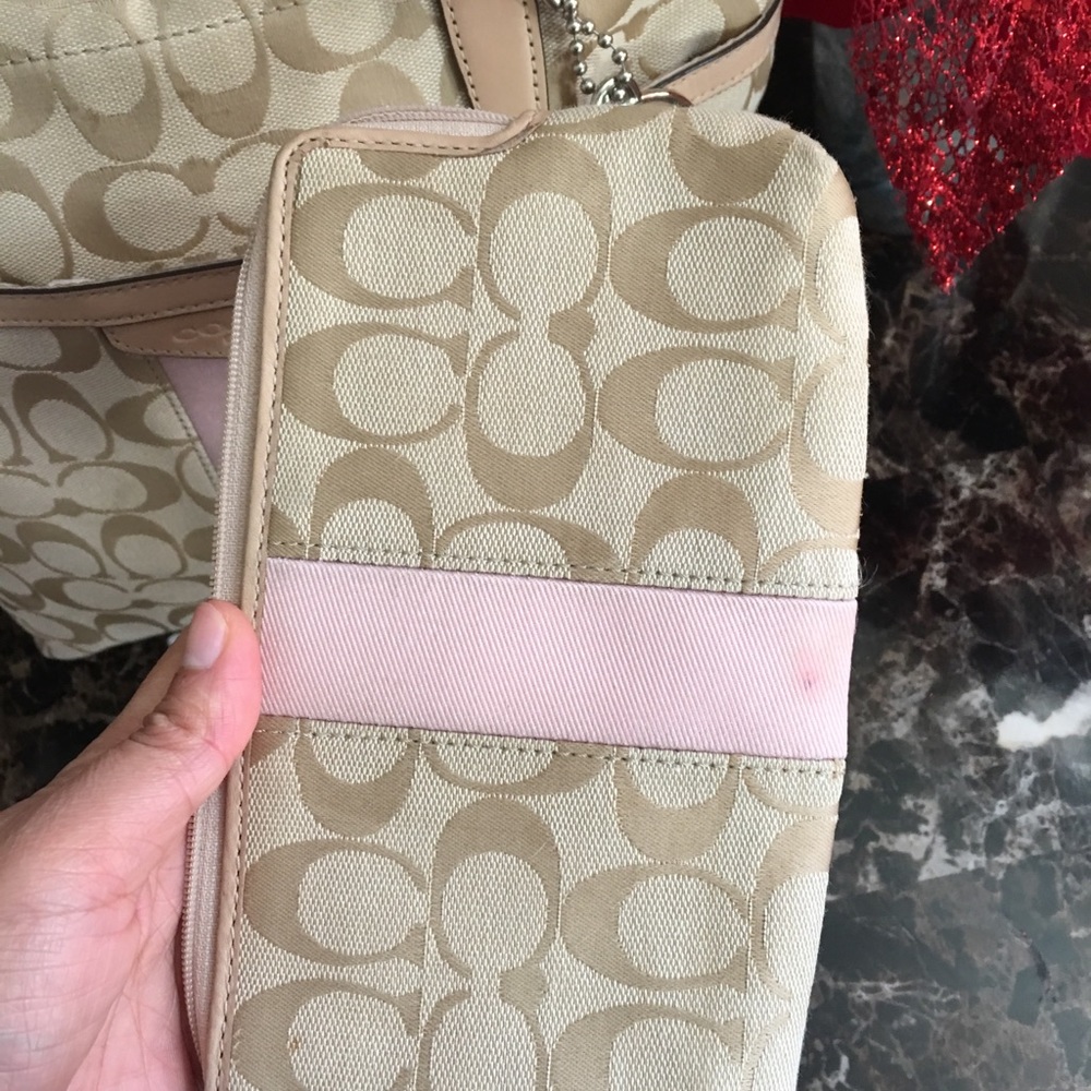 COACH SIGNATURE STRIPE TOTE with Wristlet - Picture 4 of 7